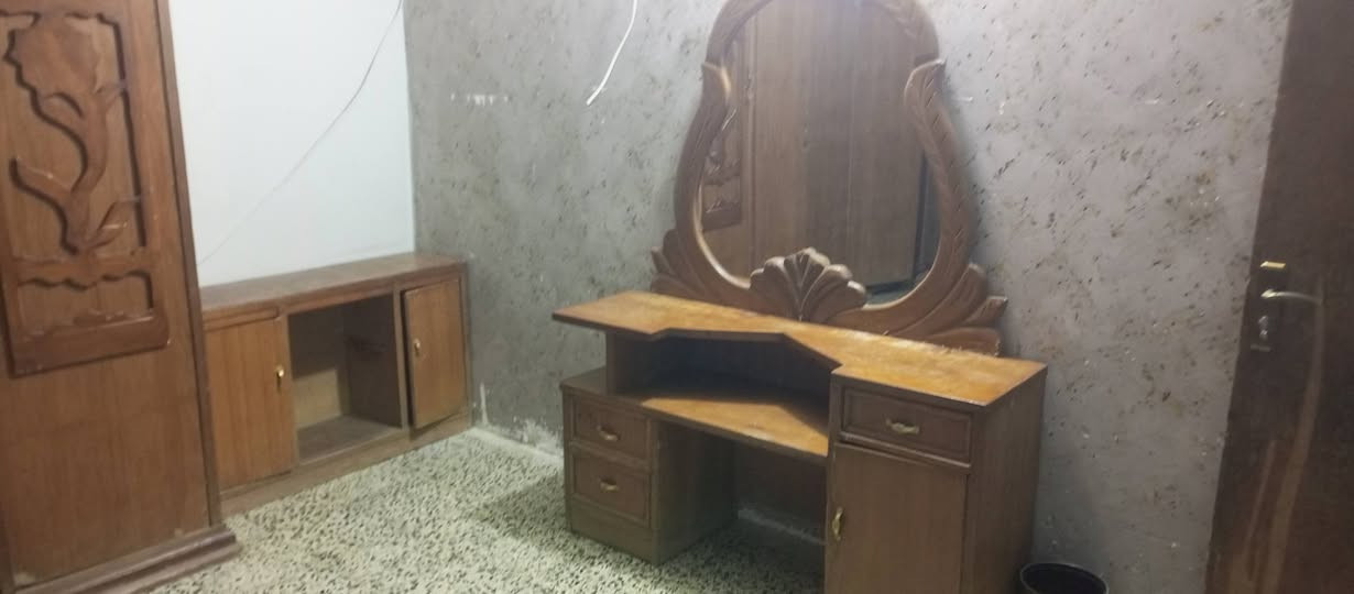 السلام عليكم 
#للبيع 
غرفة نوم صاج عراقي السعر ١٥٠ 
تخم سعر ١٠٠
بوفية ٢ متر السعر ٧٥
كنتور بابين السعر ٨٠
سرير نفر عدد ٢ سعر السريرين ٣٠
مغسلة كاملة مع الخلاط عدد 2 السعر 30
بغداد حي الجهاد 
للتواصل ***********
