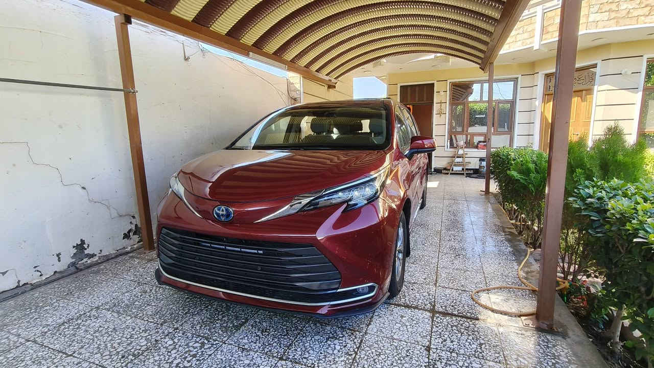 السلام عليكم..تويوتا سينا هايبرد 2024 جاملغ وبند..ناسيه 8 آلاف سلايت..بغداد باسمي السعر 27000$ بغداد الراشديه  ..***********
