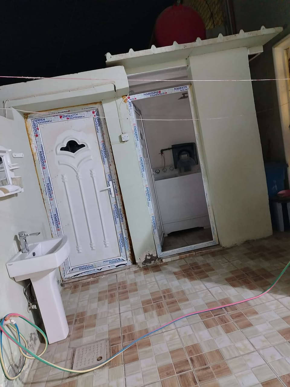 بيت للبيع مساحة 180متر  سند 25 تحويل مباشر بسم مشتري تفاصيل متكون من غرفة نوم واحده واستقبال وصاله  مطبخ مناور ٢ بناء حديث طابوك الموقع شارع مدير الناحيه النجاجير حجي
 نبيل والفرع مصبوب ومجاري 
 سعرها 70 وبيها مجال شي بسيط 
أي استفسار الاتصال على الرقم التالي 
***********
