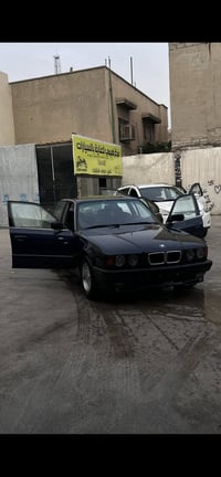 * بي ام 525i نيلي  * موديل 94   * جامات اربعة كهرب   * ثلاث انظمة قياد...