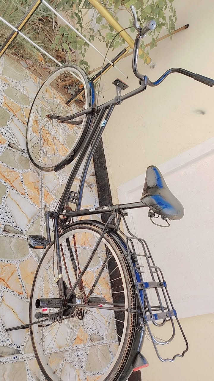 السلام عليكم بايسكل للبيع حجم 27 المكان البصره ابو خصيب كوت ثويني السعر (+65+) الرقم***********
