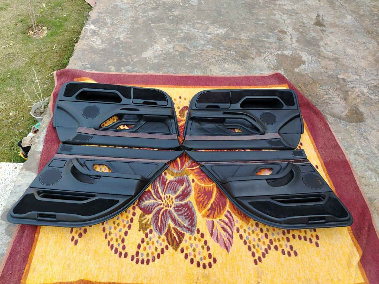 سلام عليكم من رخصة الكابتن المحترم  تخم بطاين  اسود  كاملات مقفلات
***********
