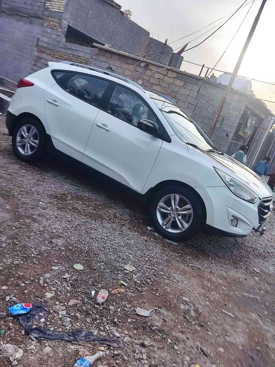 سلام عليكم توسان موديل 10خليجي ترهم مراوس سيارة جاهزة تخم تاير جديد صدر امامي خلفي  جديد تبريد تدفئة شغال سيارة مصبوغة حزام ثر شخوط رقم بغداد نكليزي بسمي تحويل ثاني يوم مواصفات سياره فتحة سقف بنرامة شاشة كبيرة كامرة دوران مانع نزلاق مثبت سرعه تحكمات ستيرن دفع رباعي سيارة جديدة مكان بغداد سعر 115وبيهة مجال رقم ***********
