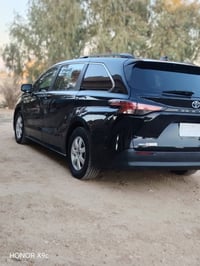 تيوتا سينا 2021 Le بلاص فتحه شاحن لاسلكي. سعر البيع ٢٢٥ او مراوس بسينا...