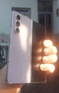 سامسونك Z FOLD 5 ذاكره 256  نظيف جدا شخط مابي وغير داخل تصليح ابد النس...