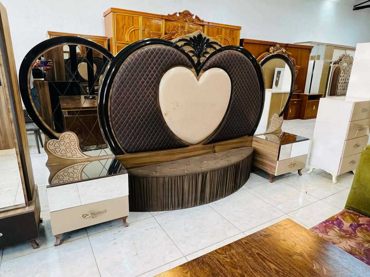 غرفه ترڪي🇹🇷 
8 قطع 
نضافه 90/💯
نضام سلايت 
السعر /650 قفل 
مع شد ونقل 🚚 داخل بغداد مجانآ
 باقي المحافظات بسعر مناسب


**إذا كنت صاحب هذا الإعلان وتريد حذفه لأي سبب، رجاءا أرسل رسالة إلى الدعم الفني**