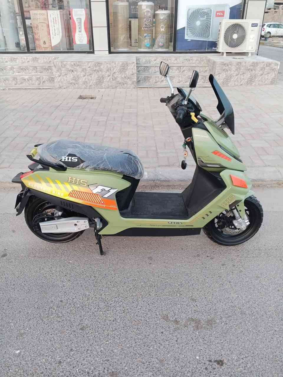 بسم الله السلام عليكم دراجه حلوه ونظافه 100% تتكون من ست بطاريات شرط الفحص  كهربائياتها كلها شغاله 850 وبيها مجال حق الجيه *********** ***********
