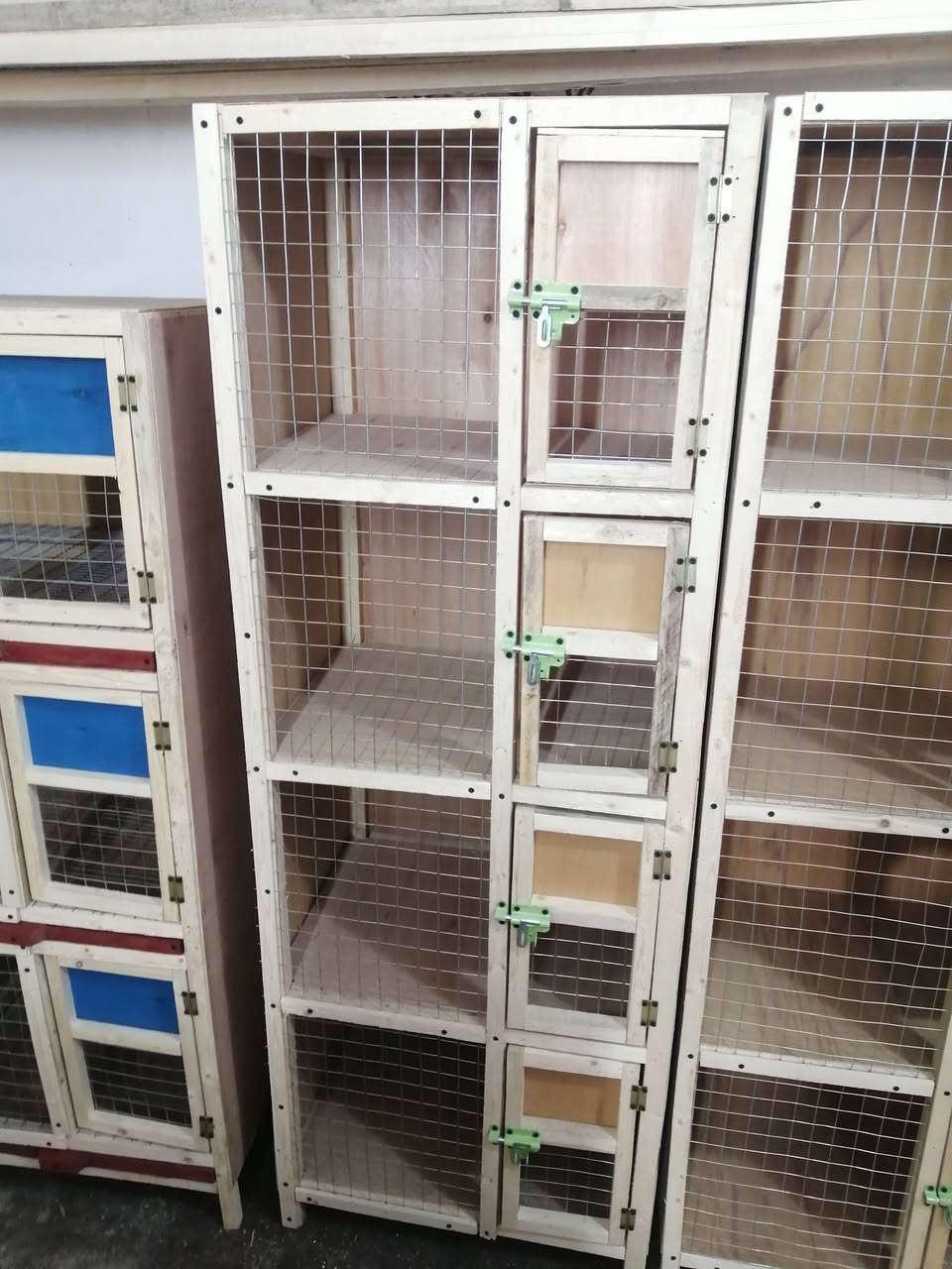 للبيع اقفاص وخانات جمله مفرد في الكوفه حي ميسان نشتغل حسب الرغبه شغل درجه اولى توصيل فقط النجف والكوفه للاستفسار الاتصال على *********** تصميم حسب الرغبه اي شي يعجبك بأسعار مناسبة جداً
