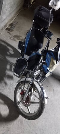 دراجه للبيع بطاريات نص زينات ابيع نص عمر السعر 400   07802448794