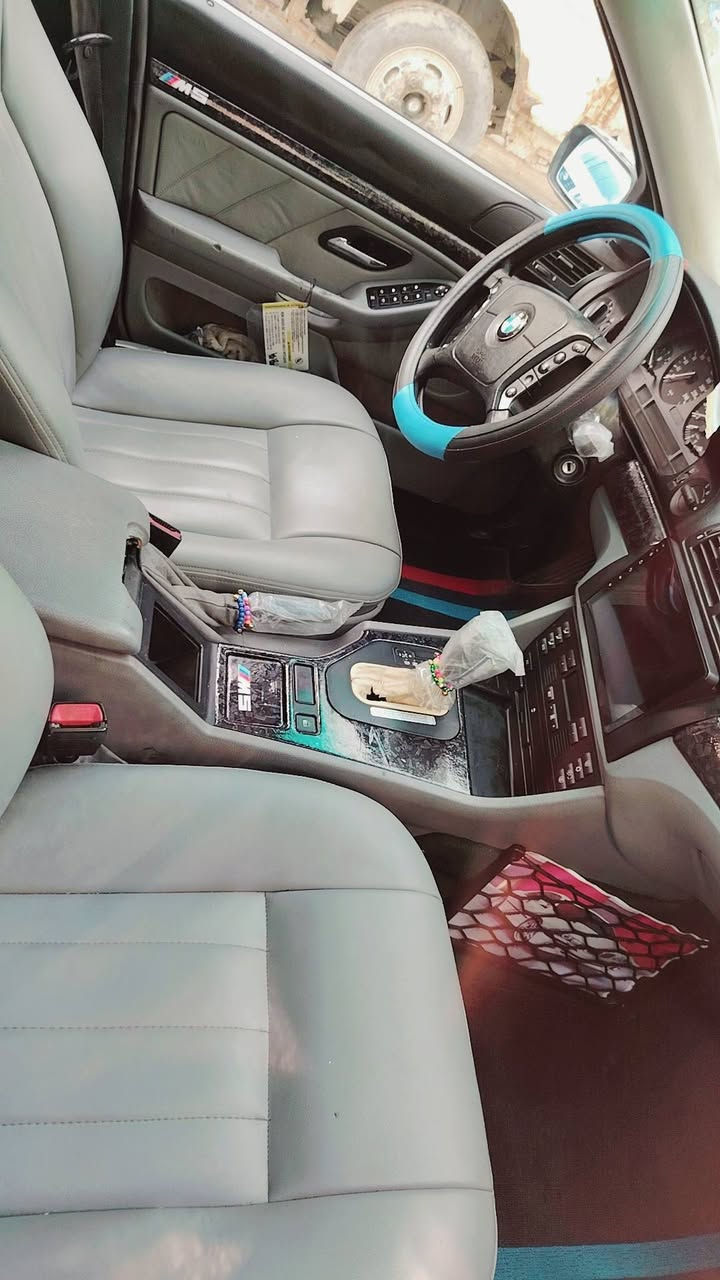 سلام عليكم شباب بيئم صقر موديل ٩٦
اصل ٥٢٨ شديتلها ٥٣٠ دبل فانوس سياره جديده بمعنه الكلمه تبريد ثلاجه  صبغ جماليه دواخل جلد كهرباء شغاله وبحاله الوكاله وياله m دعاميات m منضومه زنون اناره  ترحيب رقم اربيل شرط تحويل ثاني يوم بساره بدون كصه بدون ضربه بيها جاملغ بصف سايق مبدل فقط كير ومكينه جدد عنوان بغداد *********** رجائن بس الشراي يتصل سعر السياره 115
