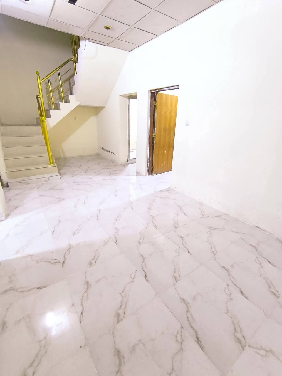 دار للبيع المساحة 100متر 8*12.5 طابق واحد كونكريت مسلح
طابو زراعي سند 25 بي إقرار محكمة بأسمي ومسوي معاملة تحويل الى طابو صرف 

العنوان 

المعملجي خلف مدارس العميد وكلية  العميد شارع حسينية المختار الثقفي  يبعد عن الامام 3 كيلومتر  ونهاية الفرع قرب شارع السيدة خديجه الذي يصل إلى شارع الروضتين يحتوي على 

غرفة نوم 4*4.25

استقبال 4*4

مطبخ 3*3

صاله 3*8

صحيات داخلية وخارجية

للاستفسار الاتصال على الارقام التاليه 

***********

***********
