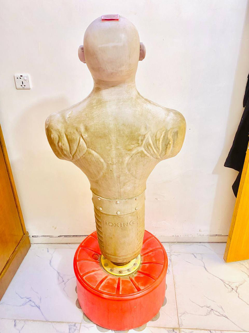 شاخص بشري
جلاتين اصلي درجة اولى  
السعر ( 250 الف ) 
لجميع العاب الفنون القتالية 
( ملاكمة - تايكواندو - كيكوشنكاي - MMA - كيكبوكس - مويتاي )
قاعدة حجم كبير
لواسق ارضية 
طول الشاخص 180 سم 
للاستفسار الاتصال على 👇🏻
***********
او مراسلة الصفحة ✏️ 
يوجد واتساب
