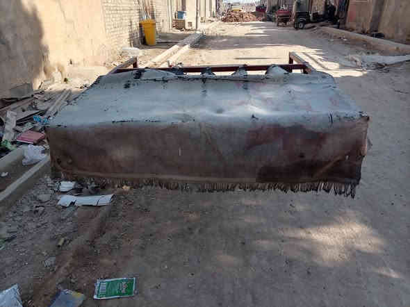 قمرية للبيع نضيفة السعر 60 وبيه مجال بغداد مدينة الصدر شارع الداخل للاتصال ***********
