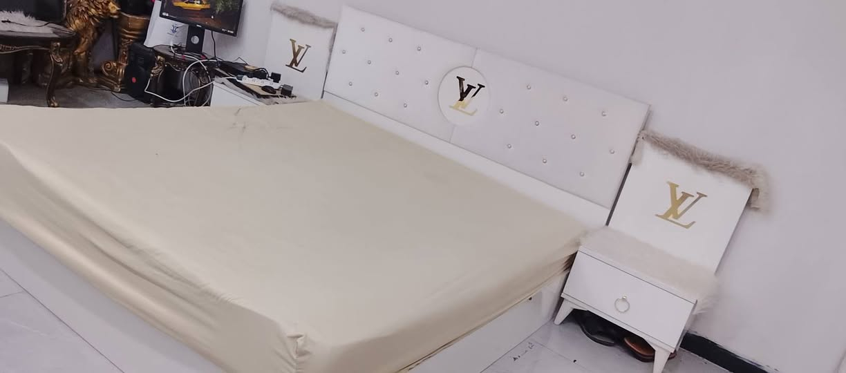 السلام عليكم غرفه نوم للبيع جديدا جدا
العنوان بغداد حي العامل السعر 650 وبيها مجال 
***********
