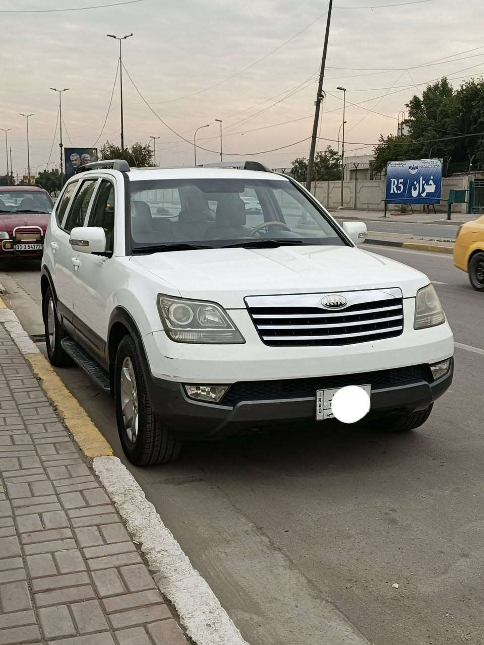 السلام عليكم
كيا موهافي خليجي
موديل 2014
 المواصفات نص فول 
ماشيه 165 الف 
السيارة مكفوله من الصبغ والبارد فقط خدوش خفيفه 
مكينة جديدة بدلتها قبل سنة تقريبا الحدادية جيدة تخم تاير جديد السيارة نضيفة جدا 
المواصفات 
فتحة سقف 
كامرة خلفية 
حساسات خلفيه
كشن سائق كهرباء 
السيارة سويج 
السيارة نضيفة جدا جدا 
السيارة رقم بغداد  
السعر 180 قابل للتفاوض 
رقمي *********** موجود 24 ساعة اي سوأل اني بالخدمة
