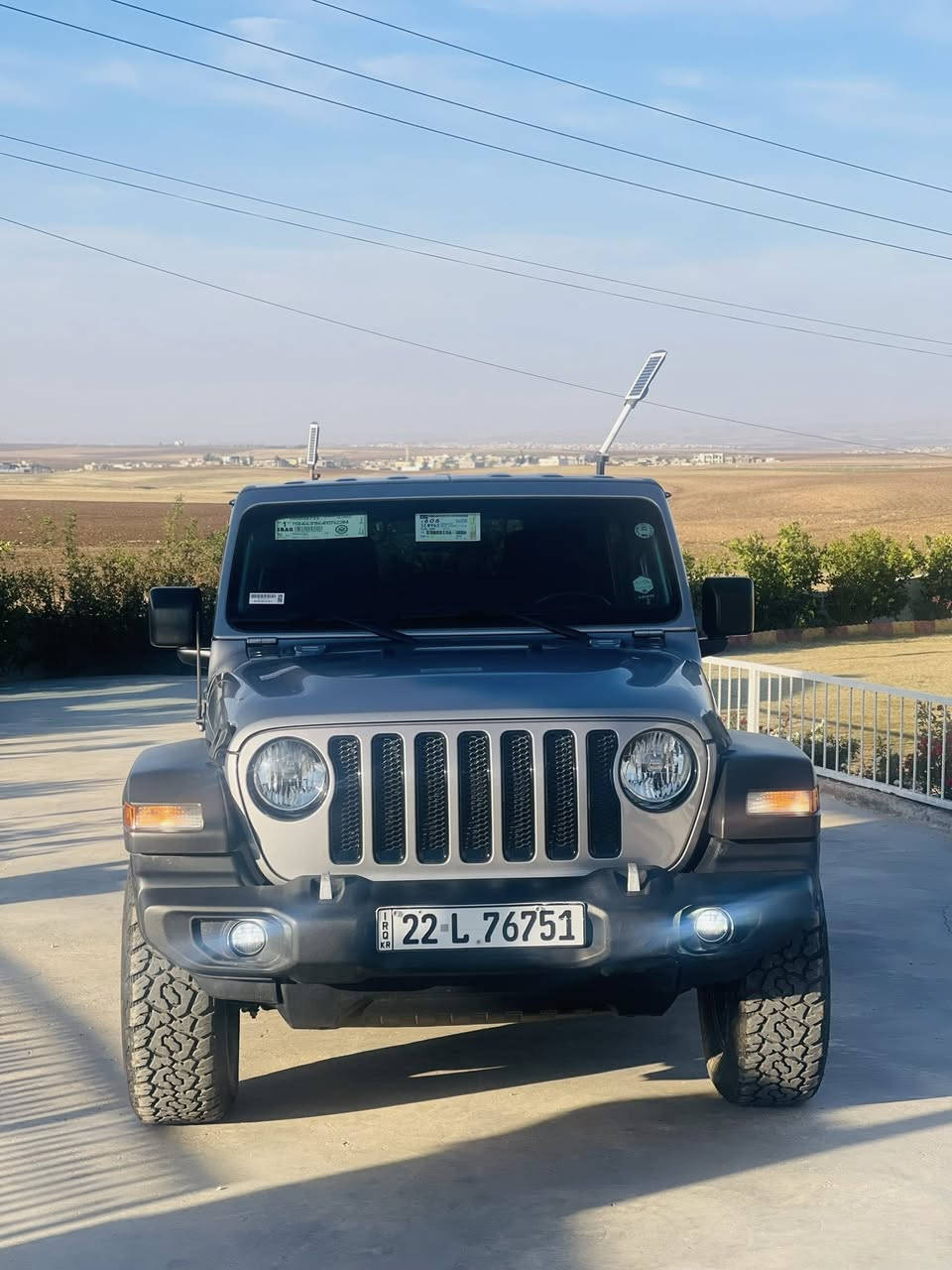 سلام عليكم 
سياره ‎ جيب رانكلر   Jeep wrangler 2021 unlimited 
وارد امريكي   
spot  محرك 4 سلندر تيربو عزم اقوى ‎
کلین تایتل بدون صبغ  
‎المواصفات :
‎* دفع رباعي 4x4. 
‎* درع كامل اسفل وجوانب السيارة للحماية .
‎* لايت مع بلوجكتر زنون .
‎* تحديد سرعة . 
‎* تلفون بلوتوث . 
‎* كاميرا خلفية .
‎* تدفئة مري.
‎* تشغيل عن بعد .
‎* سقف 3 قطع قابلة للازالة .
‎* ابواب قابلة للازالة .
‎* زجاج امامي قابل للطي . 
‎*تخم تاير جديد
‎* تدفئة مقاعد و ستيرن 
‎* نظام اوتو ستارت ستوب . 
‎
مكان سياره عقره 📍
رقم تليفون واتساب او فايبر 
☎️***********‎
