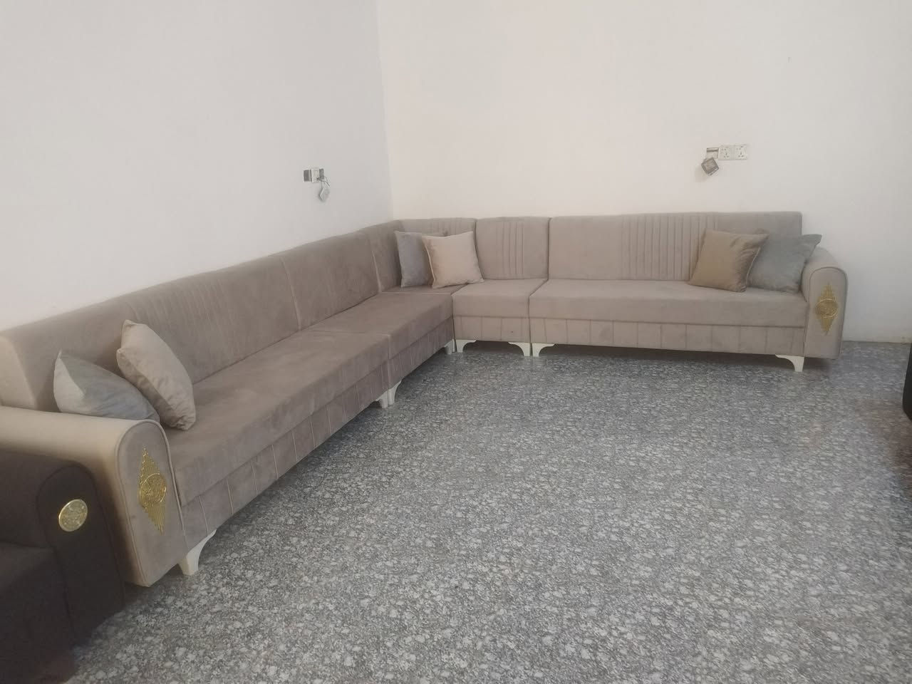 ديوان ١٠ مقاعد تفصال جديد نضافه ١٠٠/١٠٠ السعر ٢٩٠
المكان ابو. غريب الناحييه موجود توصيل 

***********
