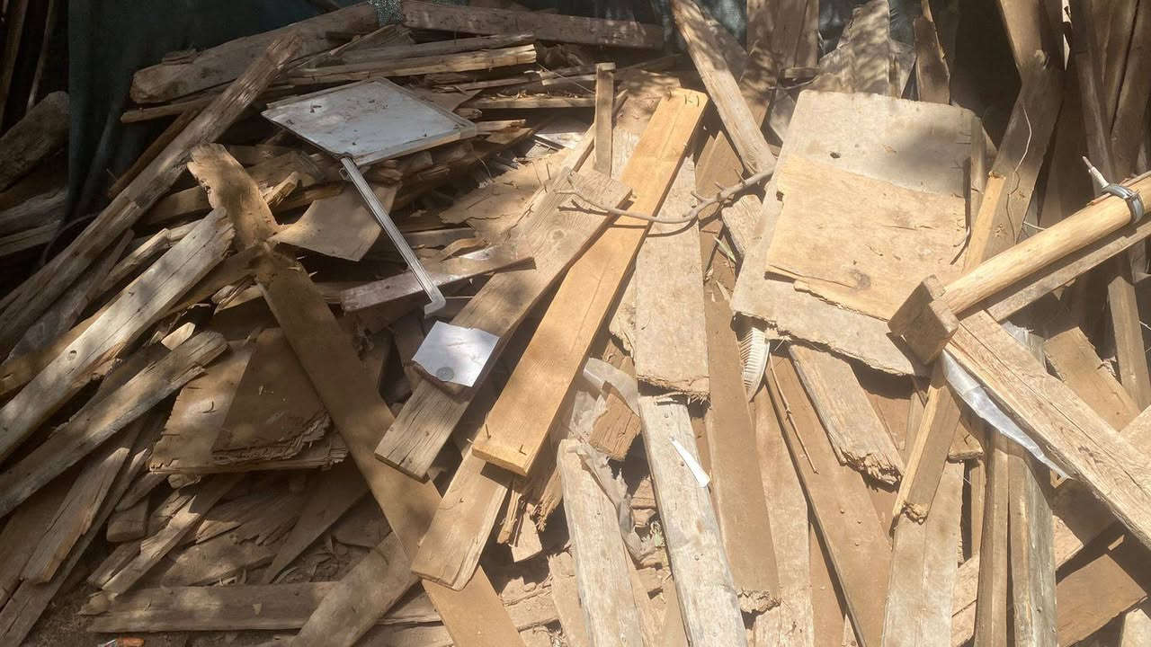 سلام وعليكم قالب خشب داخل كركوك يدك 100 متر هااذ رقمي اليحب يستفسر  يخابر ***********
