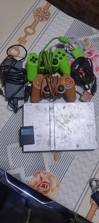 بلاي ستيشن 2 للبيع فلاش بس نقص الفلاش بسعر 30 الاتصال07714562504