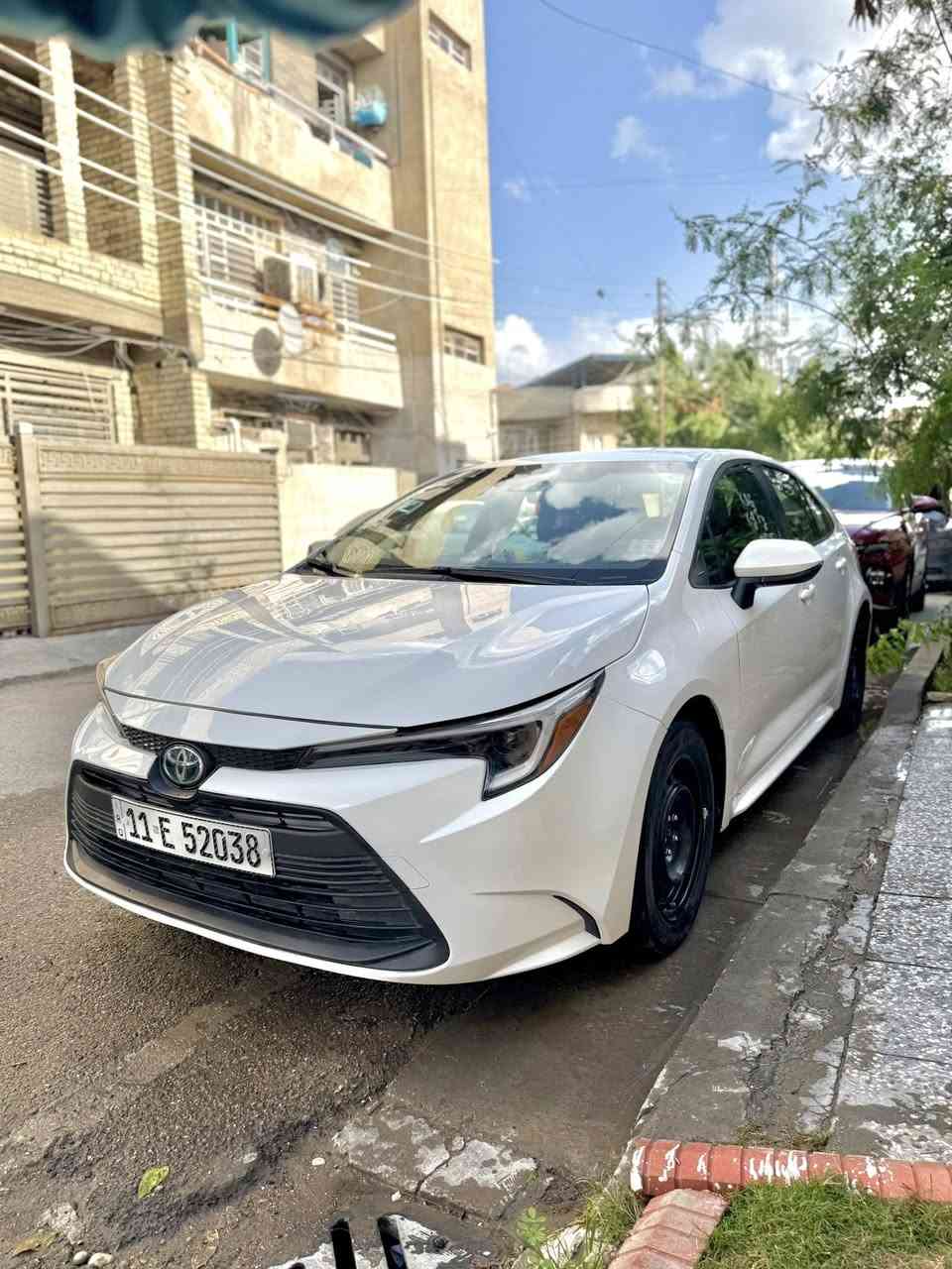 السلام عليكم
للبيع فقط 
كورلا LE 2024 دخول جديد وارد امريكي
(( ياباني اصل ))
Toyota Corolla Hybrid Le 2024 white 1.8
        
               الون : ( ابيض ثلجي )
           حجم المكينه : 1800 هايبرد
المسافه المقطوعه : 10 الاف ميل فقط
الضرر : ضبغ البنيد وجاملغ الايمن 
                      بدون ايرباك
صور الحادث مرفقة بالمنشور

#مواصفاتها LE
1. ﻿﻿﻿شاشه
2. ﻿﻿﻿كامرا
3. ﻿﻿﻿هند بريك بصمه
4. ﻿﻿داخل مخمل
5. ردار امامي 

السيارة جديدة ومابيها اي نقص 
السعر 165 ورقة 
تفاصيل اكثر هذا رقمي ‭ ***********‬
بأسمي تحويل مباشر
مكاني بغداد الدورة حي الصحة
