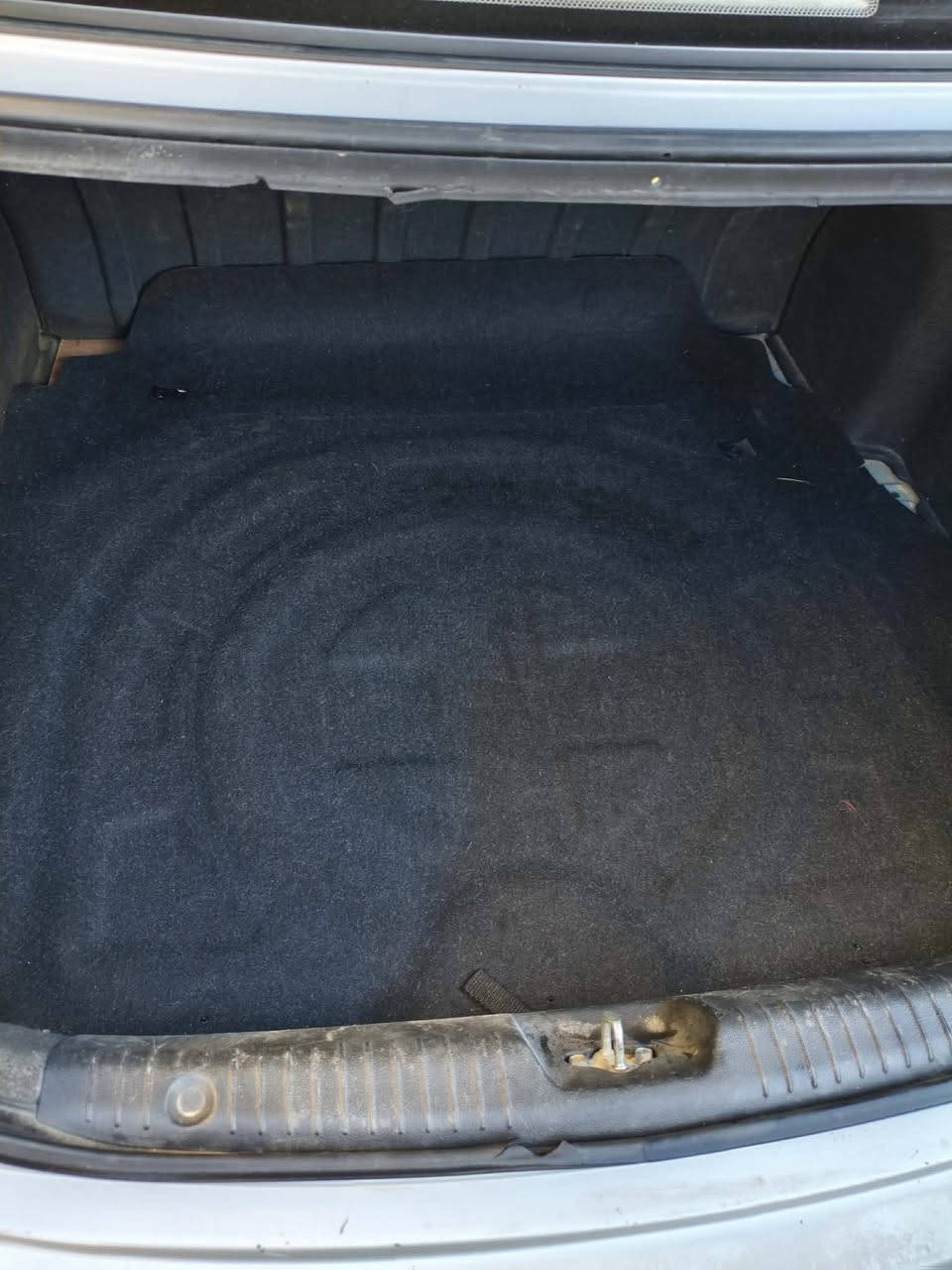 السلام عليكم ورحمه الله وبركاته سياره اكسنت موديل 17 سياره مكفوله بيها بس هاي شويه بل جاملغ الايمن كد اربع اصابع مكانهه كربلاء المقدسة حولي ابو مهدي ***********
