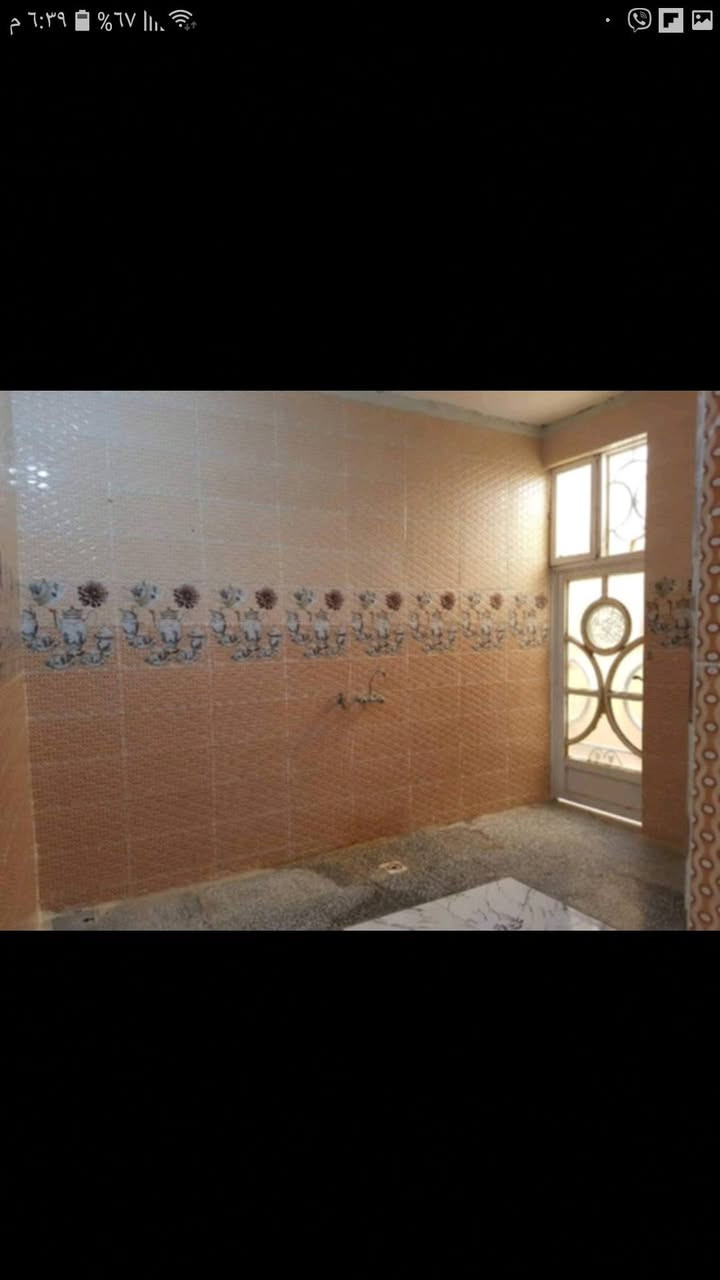 بيت للايجار ارضي 200 متر  يتكون من غرفتين نوم واستقبال وهول وصحيات داخليه وخارجيه وكراج وتروكات اثنين للاستفسار الاتصال على الرقم *********** مكلف بالنشر
