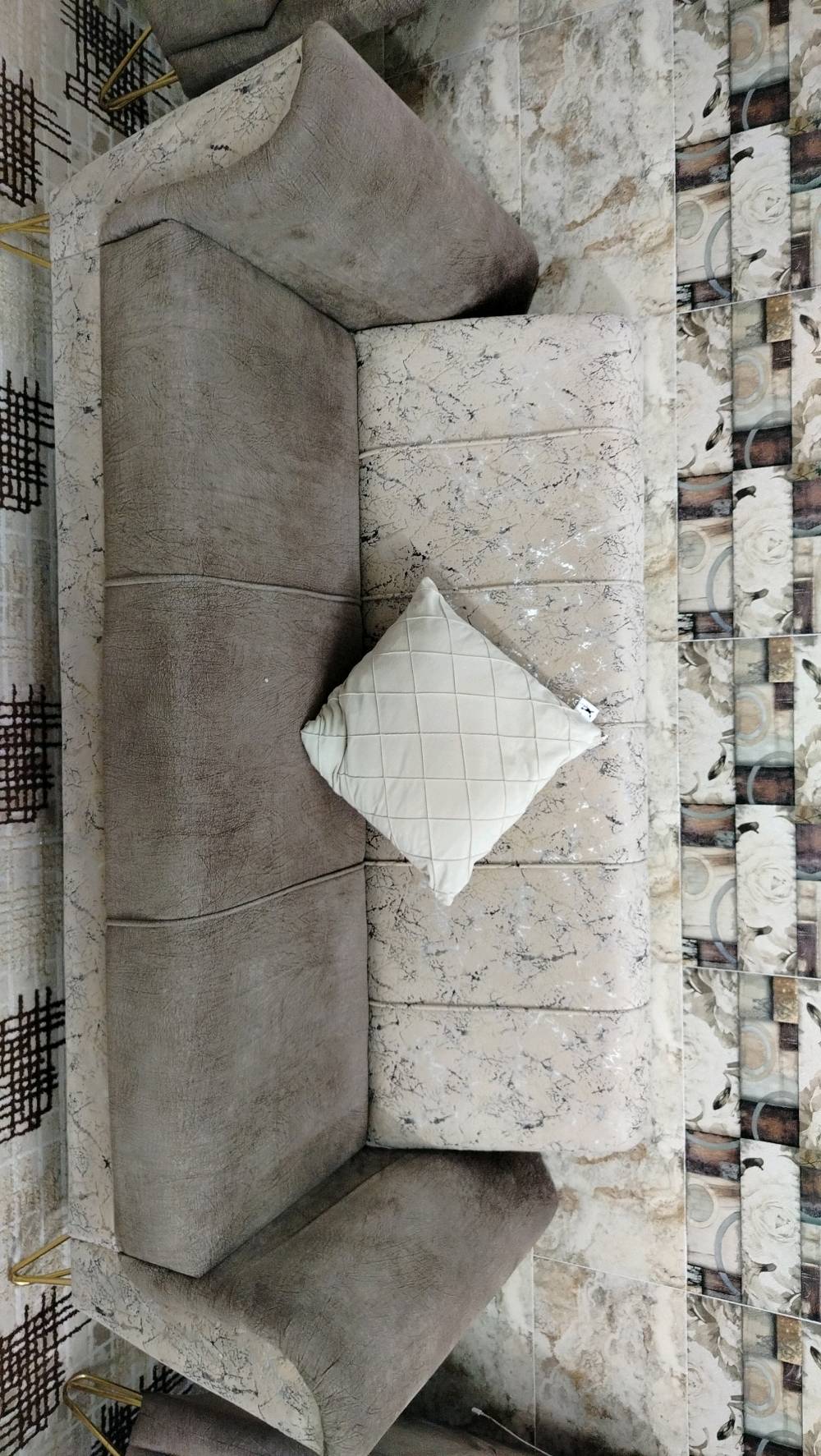 كما في الصورة سعرة 650 العنوان بغداد شارع الجزيرة منطقة الاصلاح مقابل بوب الشام 