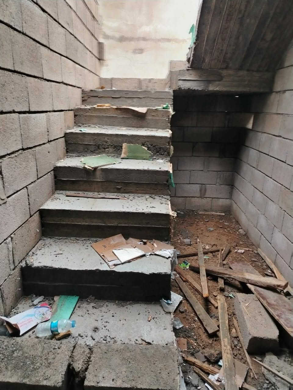عندي هيكل ١٥٠ متر مساحتو واجه ١٠م عمق ١٥ متر طابق واحد حي ملائين الأولى بي وصل بلديه هذا رقمي *********** بي  سعرو 67مليون بي مجال زراعي ملك صرف قرب جامع اهل قرآن خلف هيكل مول تيم مارت العريان مواول فرع ثاني فرع قفلو
