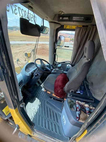 شفل كوماتسو موديل ٢٠٠٣
حجم محرك ٣٨٠ كير محرك ضبخ بشرط
رقم دهوك تحويل بشرط
***********☎️
@أبرز المعجبين
