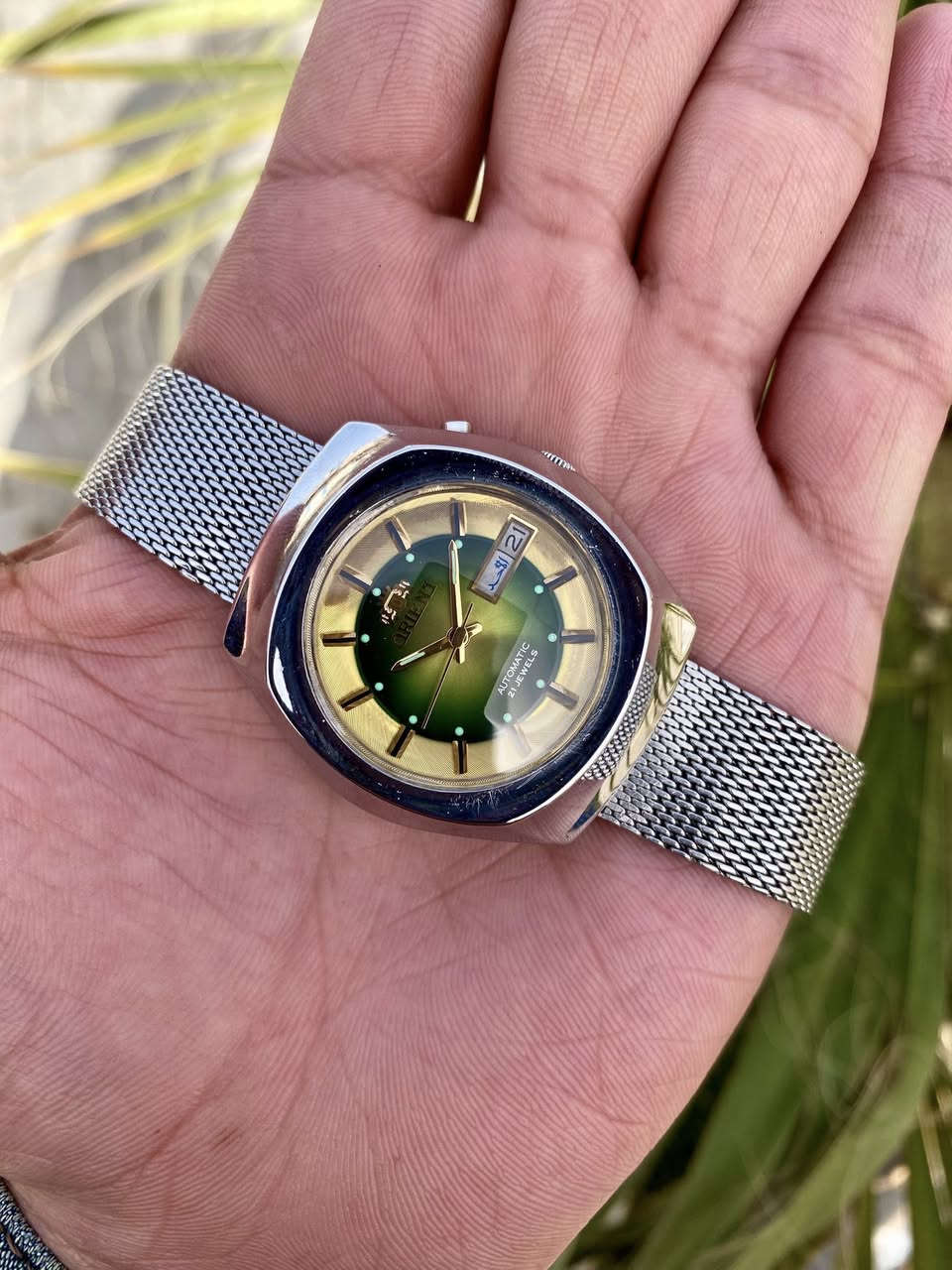 ORIENT
اورينت ياباني آصلي انتاج قديم 

Y469675-6Aموديل

صنع 1975.1980

Automatic

 21 Jewels

يوم/تاريخ (عربي + أرقام)

اوتو ماتك 21 حجر 

مكينة Y469

تعمل كالجديد 

يوجد توصيل 

***********
