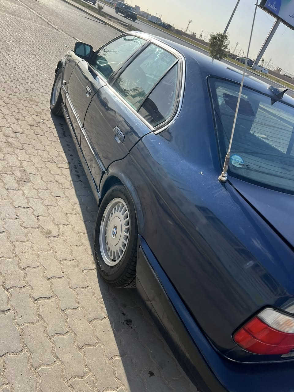 يالله السلام عليكم 
للبيع بي ام 525 محرك 25 مسكر 
رقم بغداد دولي سنوية لل2030
راعيها بالبصرة صفر غرامات
مصبوغة عام جمالية سيارة جاهزة
كير جديد حداية 75 بالمية تبريد نقص راديتر امامي 
فتحة سقف شغالة 
محرك لا تنقيص ولا تبخير 
مكان السيارة البصرة
السعر 55
رقم الهاتف***********
