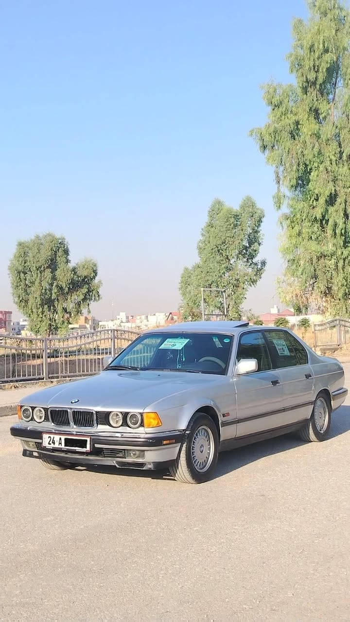 السلام عليكم        BMW
موديل 1993 حجم 730i  محرك 6 سلندر لون رصاصي دبل جام دبل لحية مواصفات M فتحة سقف تحكم ستيرن كشنات جلد تحكم كهرباء تحديد سرعه

فول مواصفات M فول نظافة
فقط 3 قطع صبغ الباقي كلشي بشرط رقم دهوك تحويل بشرط كفالة عامة 

السعر : 93 ورقة وبيها مجال مكان دهوك للأستفسار
واتساب : ***********
