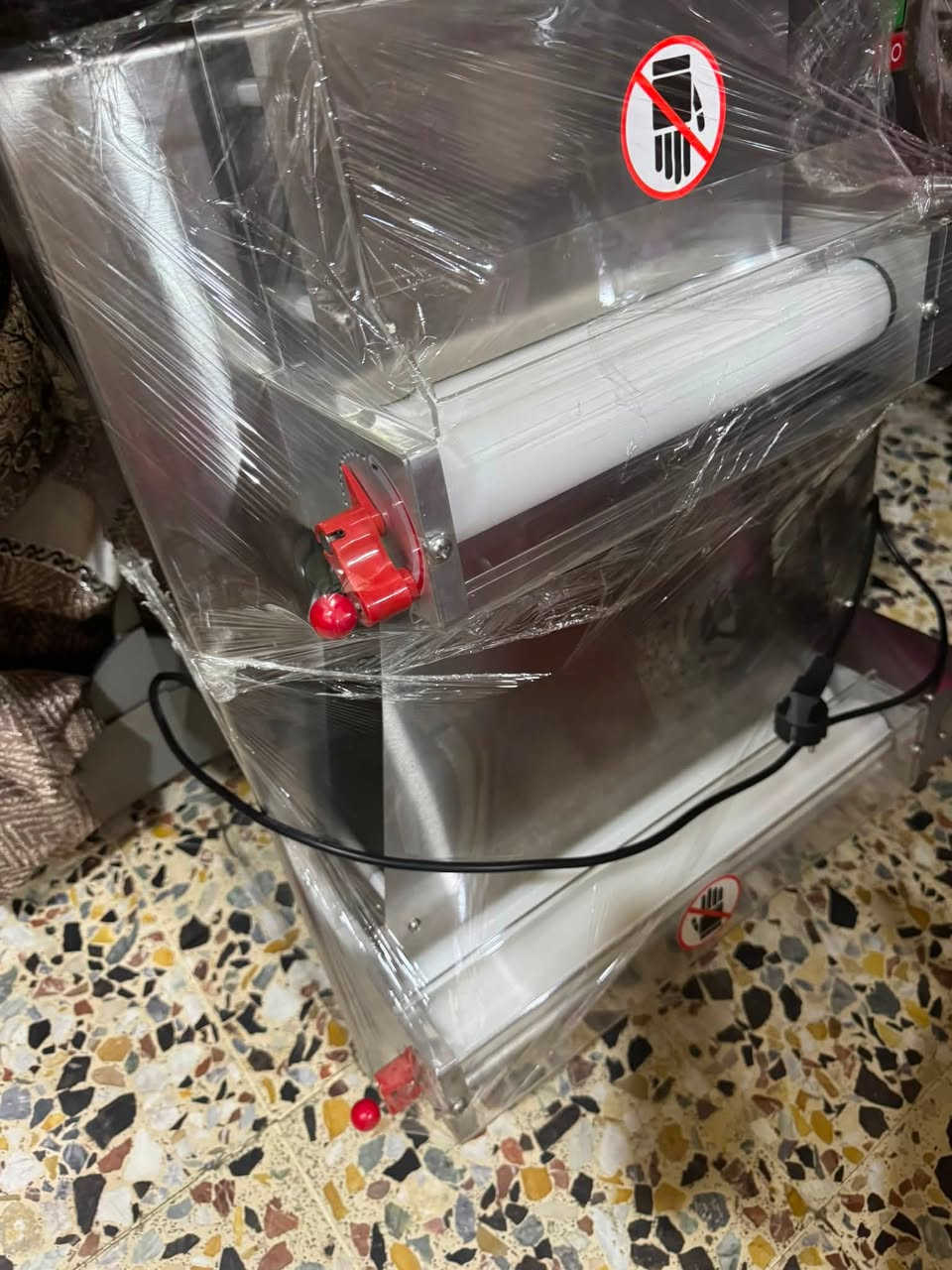 السلام عليكم…….
فرن 2 مشعل مستعمل مع ميز متحرك 650 الف وبي مجال
فتاحه تركي مستعمل نظيف اقل الشهر 650 الف وبيها مجال
ميز ستيل فريم حديد مغلون 125 الف وبي مجال
صواني بيتزا مستعمل قياس 28 الصينيه 2000 الفين دينار
صواني بيتزا جديد جديد قياس 28 الصينيه 2000 الفين دينار
كرك بيتزا 25 الف
تخته تقديم سعرهن 20 الف
كراتين قياس 28 220 كارتونه وقياس 31 عدد 20 كارتونه سعرهن 25 الف قفل
ميوزه جام لون اسود سعر الميز 25 الف عدد 4
كراسي عدد 8 سعرهن 60 الف قفل 

للاستفسار ***********
العنوان بغداد سبع ابكار الشارع الرئيسي
