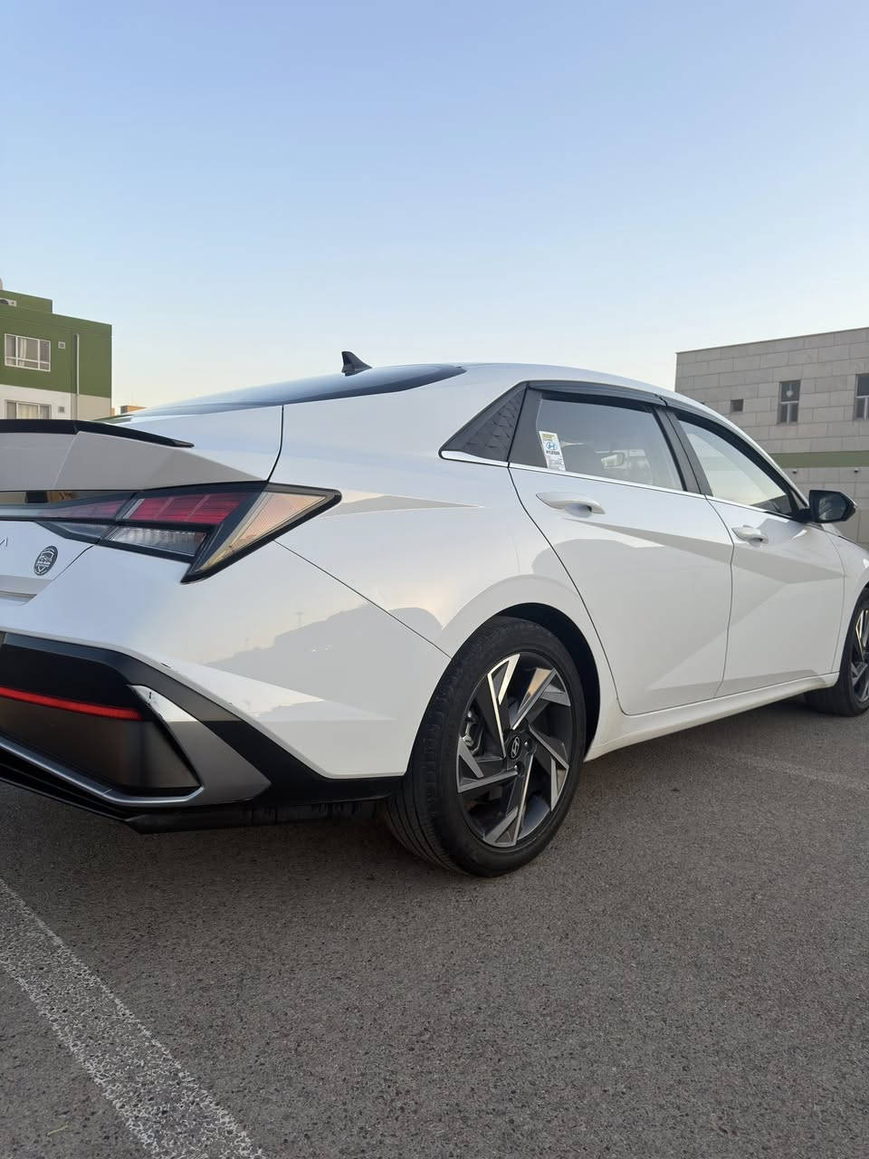 السلام عليكم النترا تجميع صيني موديل2025
سياره جاهزه من كولشي فول موصفات 
مكفوله كفاله عامة 
رقم سليمانية ابسمي تحويل ثاني يوم 
فتحه 
بصمه 
اشاير بل مري 
صندوك ذكي 
بصمه ترحيب 
ثلاث انضمه قيادة 
لد ضبابي 
وباقي موصفات معروفه 
السعر 150 وبيه مجال حك الجيه 
مكاني بسماية 
***********
***********
