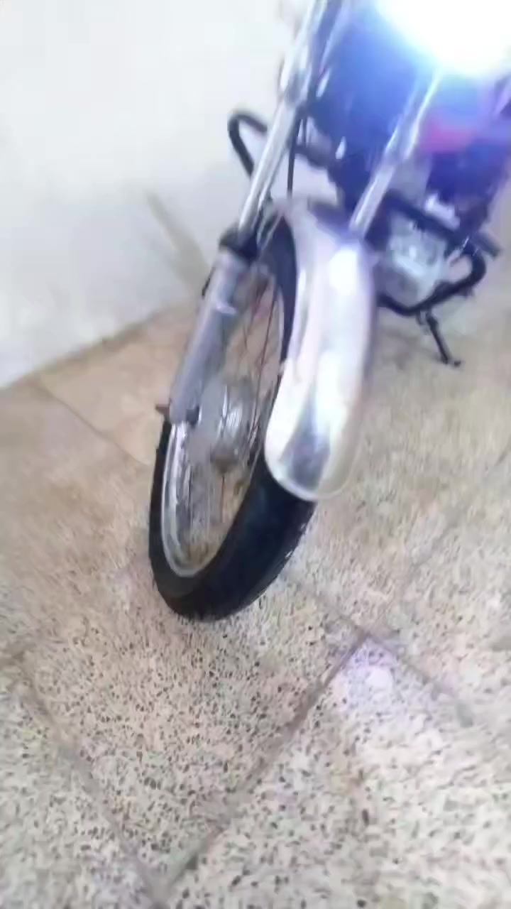 سلام عليكم دراجه سفانه شغاله الكهربيات خير من ألله ابيع بدون أوراق اكفلهه سرقه وعشايرالسعر ٢٥٠ بي مجال بسيط حك الجيه ***********
