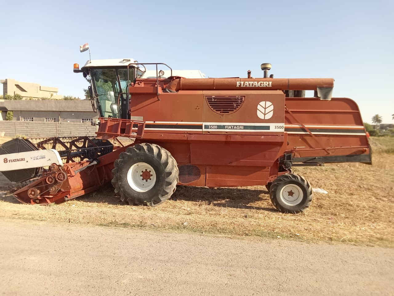 #مگلف #بالنشر.  السلام  عليكم للبيع دراسه لافرده  مكفوله كفاله عامة على وضع الشركة كلها بلادي شرط لا كسر ولا لحيم مكينة ستندر بم ونوزل عليها ادامه كاملة تايرات جدد تبريد شغال شرط بوجهك للحصاد ماتحط عليها ربع حاصدة مال جناي موديل2005  المكان صلاح الدين #الضلوعية ‭٠٧٨٢ ٥٢٢ ٧٧٥٩‬///‭٠٧٧١ ٧٣٣ ٨١٥٢‬
