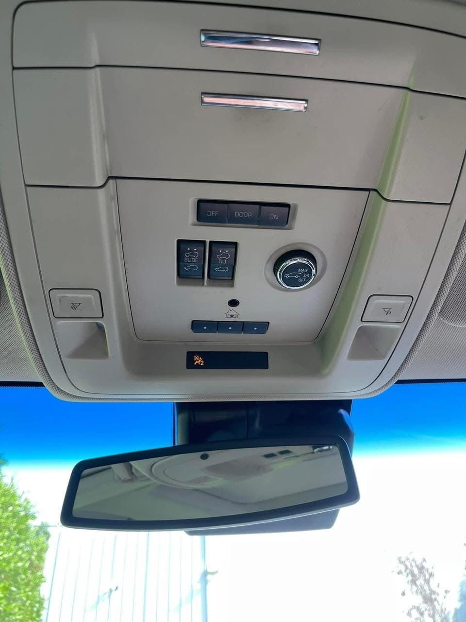 تاهو 2019 بريمير  
رقم بغداد  مشروع وطني تحويل ثاني يوم 
ماشيه 89mi فول مواصفات ١/١
٨سلندر
سلايد(فتحة قمارة)
كراسي جلد اصلي
كراسي اثنين كهرباء
كراسي هزار(عند اقتراب السيارة من اي شي)
كراسي خزن(ميموري)
كراسي(تدفئة+تبريد)
كراسي خلفية كهرباء
كراسي خلفية تدفئة
تبريد خلفي شاشة
شحن الهاتف لاسلكياً
ثلاجة 
رادار
سائق آلي
كروس سرعة
داتا شو DATA SHOW
خمس بصمات
فول تحكم استيرن(جهتين امامي+جهتين خلفي)
استيرن كهرباء
استيرن تدفئة
شاشة عرض الاعطال
صندوك كهرباء(شفط)
نظام السير على الخط
دبل حساس(امامي+خلفي)
نظام تحكم بمستوى الضوء الداخلي
مانع تزحلق
پدل كهرباء(تحكم كهربائي بالبريك والبانزين)
نظام فتح الابواب لاسلكياً
فور ويل
شاشة امامية كبيرة اصلية
شاشة خلفية DVD اصلي
كامرة خلفية اصلية
تشغيل عن بعد
قاصة سرية
اشارة بالمري
مري كهرباء(شفط)
#نقطة_عمياء
لايت عدسة زنون
لد امامي
سستم_صوت _BOSE
داتاشو كبيره 
كيجات ديجتال متغيرة
مكان السياره  بغداد الامين ثانية 
موصفات لبريمير بعد معروفه هيه اعلى شي
للاستفسار *********** 
* السيارة ناقصهة سيرفز يعني ادامه فقط 
السعر 400$
