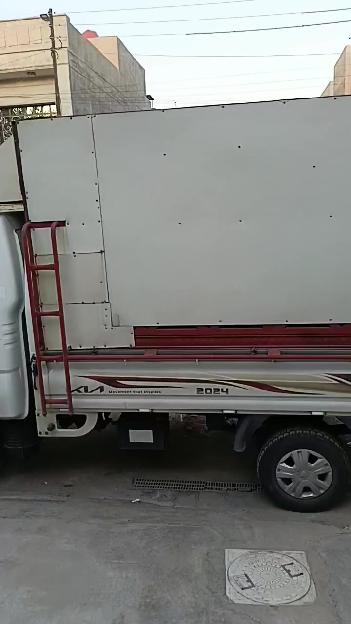محجر كيا 2700 بوكس مقفل بالكامل للبيع ***********
