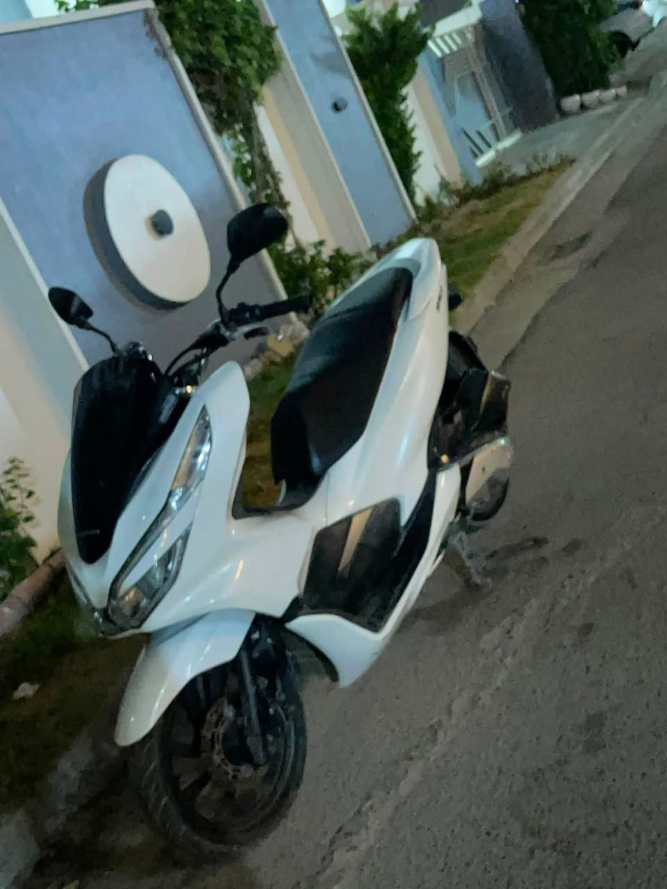 السلام عليكم دراجه pcx جيل ثالث لون ابيض دراجه حلوه ونضيفه للبيع كفاله محرك وكفر
سعر 1750 مكان بغداد 
***********
