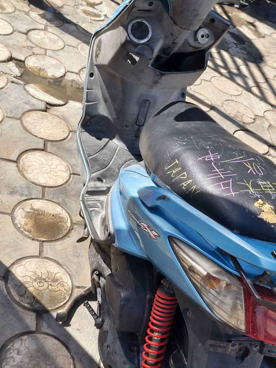 سلام وعليكم سكنس فحل كابريتر نضيفه كلش نكرة سلف كهربائيات كلها شغاله دبلاتها شغاله 
مراوس اوبيع 
675 وبيها مجال قليل
***********
بليدات تقاطع المرور مقابل مطعم بيك جكن
