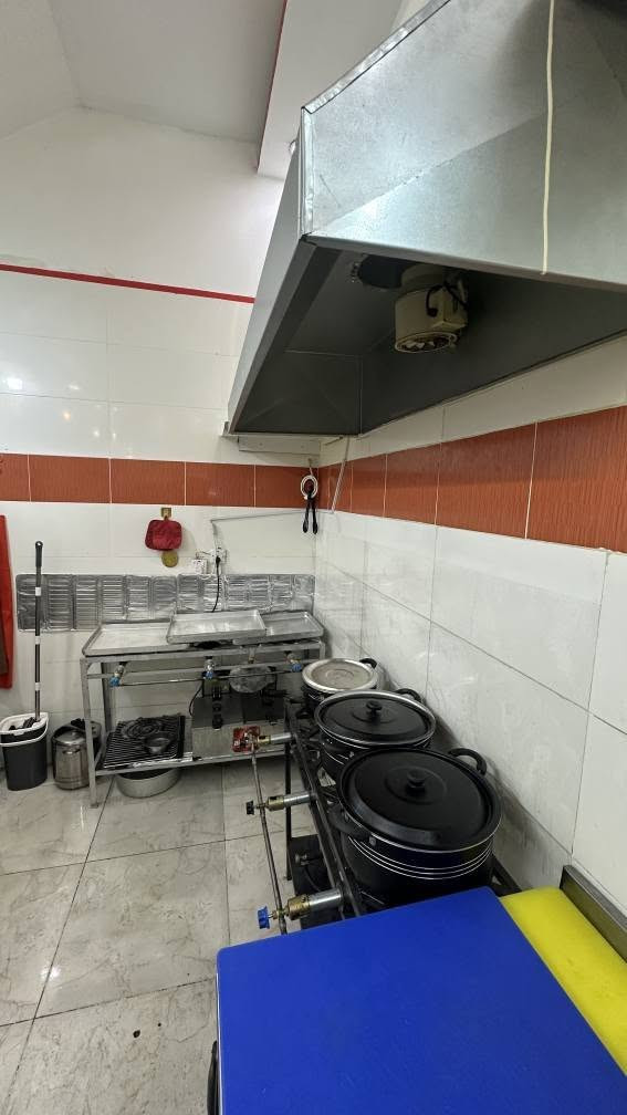 ⚡️ فرصة ذهبية للمستثمرين وأهل الاختصاص! ⚡️
للبيع مطعم جاهز وشغال (نقل ملكية كامل الاجازه والاوراق ) في موقع استراتيجي في [اهڤالان قرب جامع سيد طيب بين المناره وشارع 20]

✅ المواصفات:
المساحة: [30] متر مربع، تصميم عصري وديكور راقي.
التجهيزات: معدات مطبخ كاملة (ستيل، قلايه ، طباخات، ثلاجات، مايكرويف .كريل ) ماركات أصلية ونظيفة جداً.
الجاهزية: ديكور، إضاءة، تكييف، نظام صوتي، وكاميرات مراقبة،

💡 المميزات

المطعم يشتغل [اكلات شرقيه  ، وجبات سريعة] 
موقع سياحي/تجاري ممتاز وحركة مرور عالية.
إيجار مناسب جداً.
💰 السعر: [63ورقه ] قابل للتفاوض البسيط للشراي الجاد.
📞 للاستفسار والمعاينة: الاتصال على الرقم:  ***********] أو مراسلة الواتساب.
سبب البيع: [ عدم التفرغ لوجود وضيفه  ]

ملاحضه المطعم مجهز بكافه الادوات من السفريات والصحون والسكاكين  ودبات غاز( 2 ) وغيرها...وايضا المطعم مجهز بمنضومات اطفاء كامله أربيل, العراق
