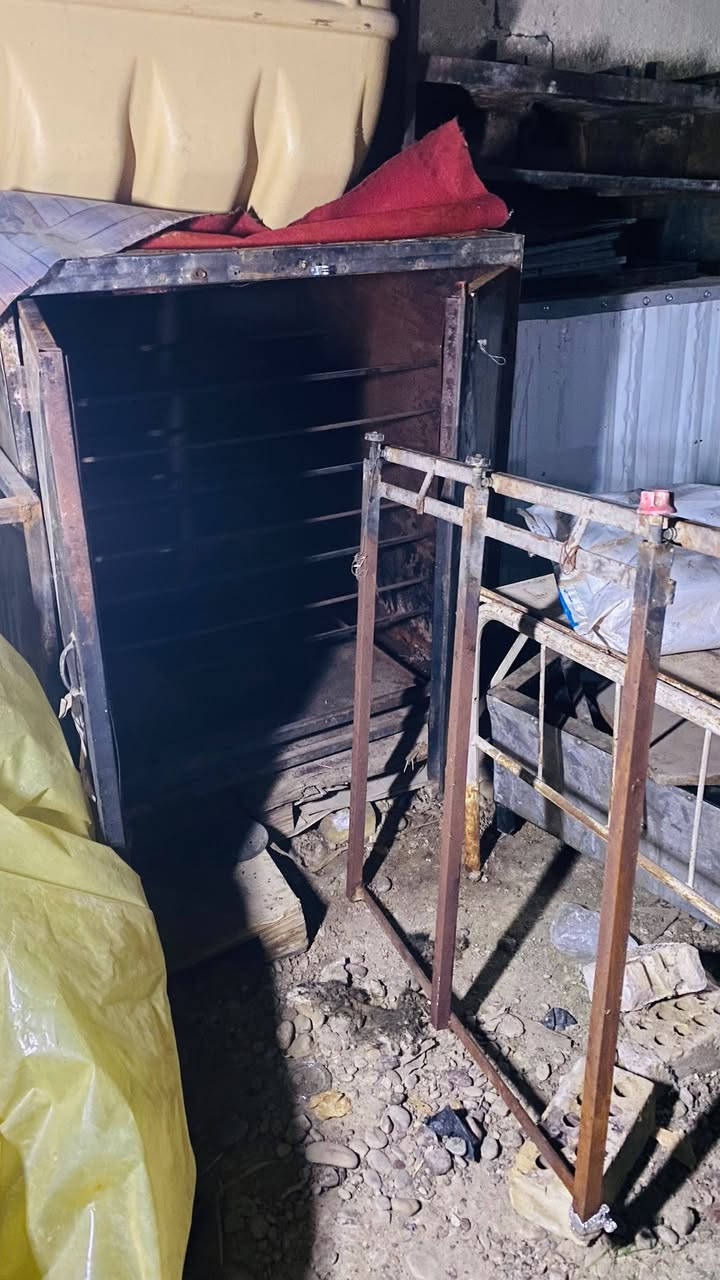 السلام عليكم فرن لحم بعجين  كلش نضيف للبيع يحتوي على سبع خانات
و ثلاث مشاعل جوا وحدا فوك مع ميز 
السعر 300 وبي مجال بخدمتكم الاتصال على الرقم ***********
