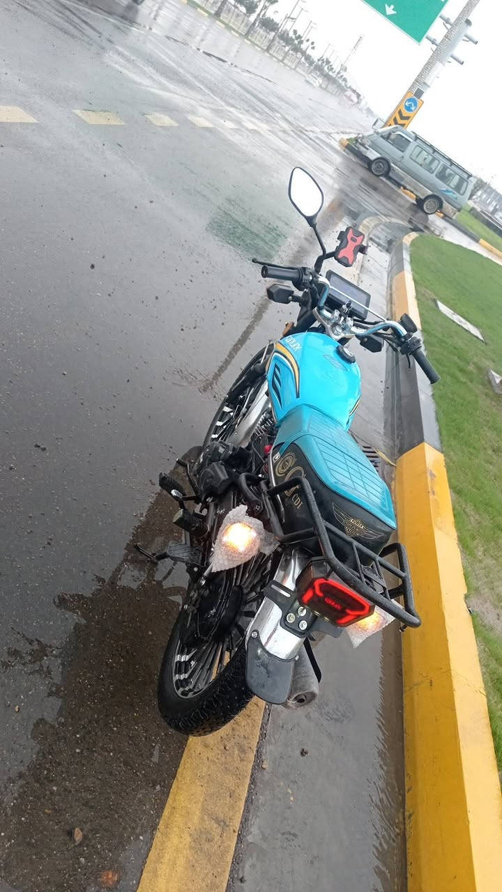 ياالله دراجة ايراني سويلنك موديل 25محرك 200ccماشية 1000اشاير لايت عالي ناصي كلشي شقال تخم تاير جديد محرك مكفول اوراق منفيس لاتكلي مكمرك او شي بدون كمرك.نقص صفاحية وحدة  السعر 750وبي مجال بصيط المكان الكرمة الشراي يدلل رجائن لحد يكسر بحلال العالم لين يسمع كلام يقثة //***********//
