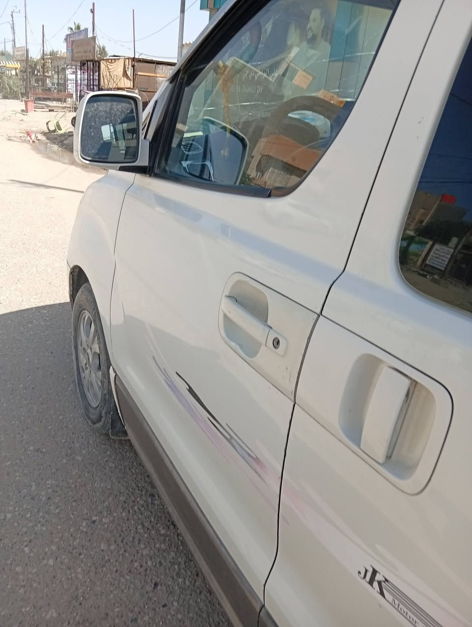 استاركس للبيع 9للبيع ابيض رقم الهاتف *********** سعر 128ورقه مكان السياره الحله قرب مرور بابل ضررها اسفل باب السلايت الايمن مع اسفل الجاملغ واضح بالتصور
