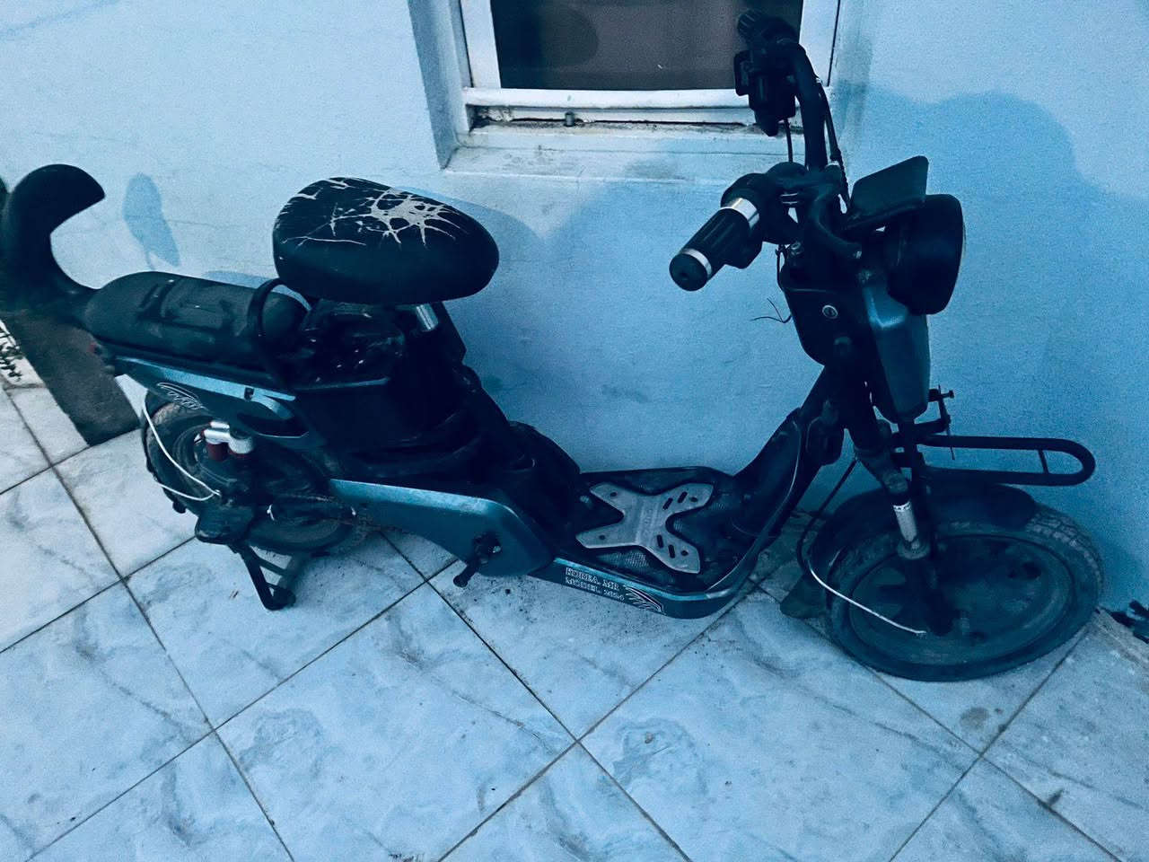 دراجه شحن للبيع هابطة البطاريات السعر 200 ألف وبيها مجال 
الرقم واتساب ***********
العنوان ديالى بعقوبة أم العضام
