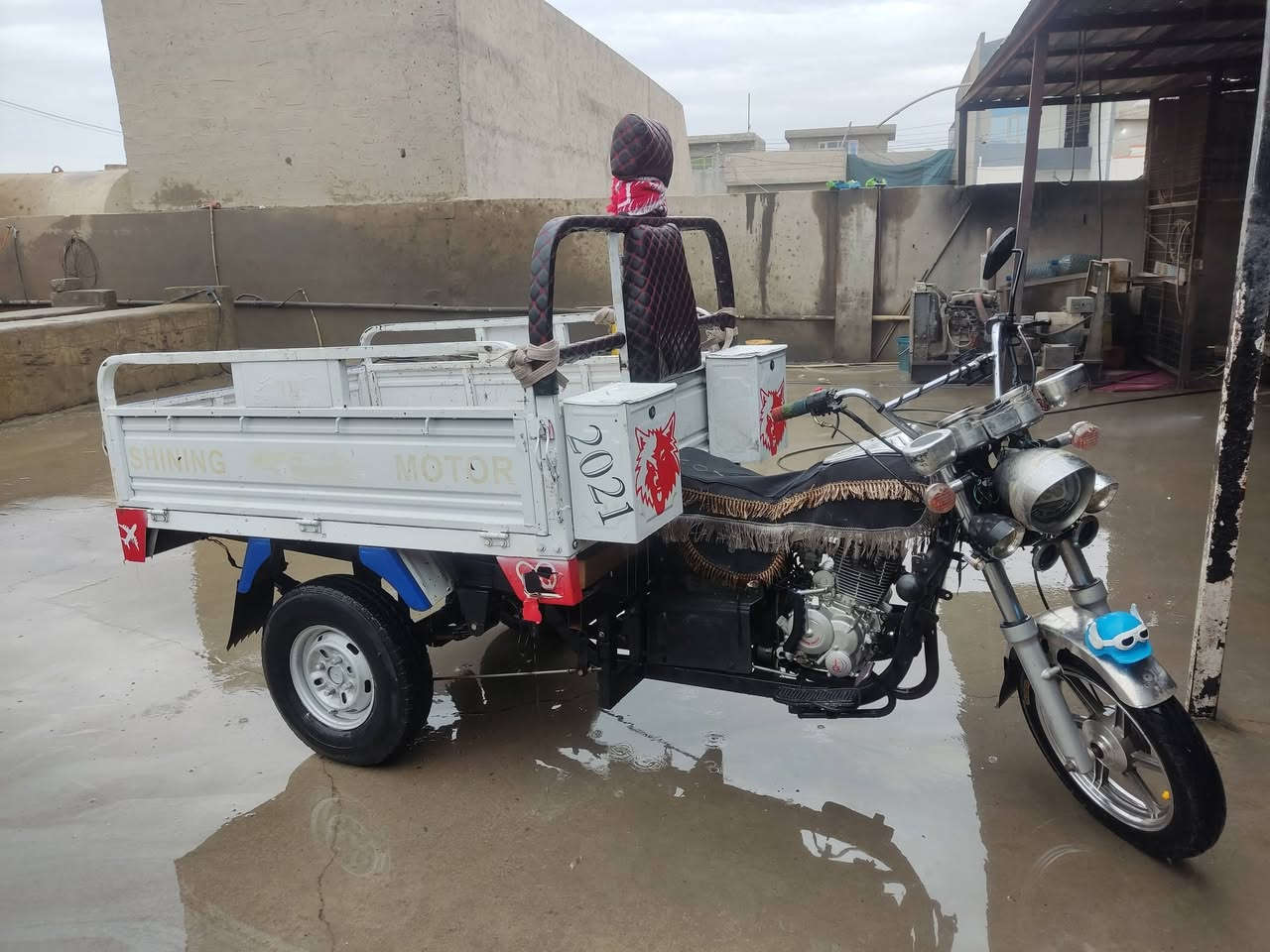 ***********
السعر مليون 300
