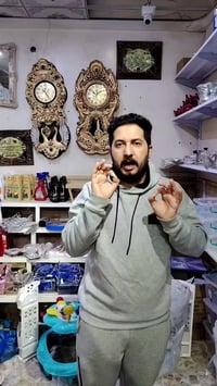 رف حائطي • خشب جوز • مرصع ذهب