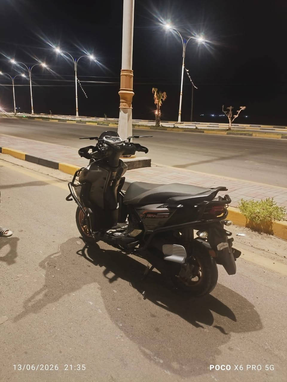سلام عليكم دراجه للبيع ZR 26 دراجه نضيفه شخط ما بيهه وين ما يعجبك تفحص افحص السعر مليونين 650 بيهه مجال بسيط ***********

