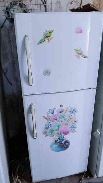 سلام عليكم عندي مجموعة ثلاجات أو مجمدات أو بردات البيع كلمن أو سعره كلهن شغالت شرط الفحص أو اصليت  مكاني البستان مجاور مطعم الحجي اسعره مناسب هذا رقمي ***********
