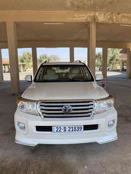 تكاية پةيوةندى بةخاوةنةكةيةوة بكةن هى من نية 
وةنةوشة مؤديل 2013
گير و مةكينة  لةگزز
٨ پستن ٤ كاميرا فول مواسةفات
بئ بؤياغ رادارة تايةكانى نويية 
كوشن سارد و گةرم ١٧٠هةزار رؤيشتووة
سةيارةيةكى زؤر خاوينة سةنةوى نويية بةناوى خؤمة
نرخى / ٤٢٥ گةلا 
ژ.م / *********** كويسينجاك
